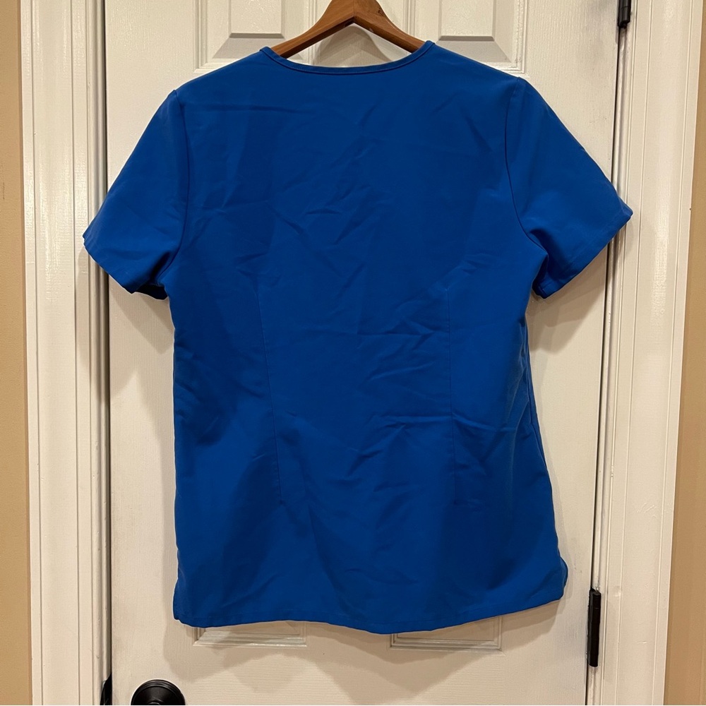 Figs Scrub Set Royal Blue Women’s Casma Three Pocket Top Kade Cargo Scrub Pants - Picture 4 of 8